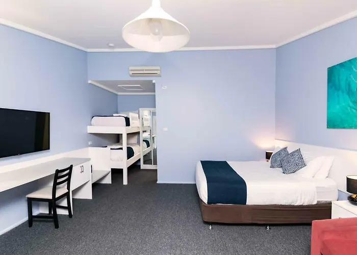 Bay Hotel Motel